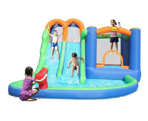 מתקן משחקי מים איכותי לחצר, המשלב מגלשה כפולה ומתקן קפיצה, מותאם להפעלה ולשימוש בטוח.  9256.